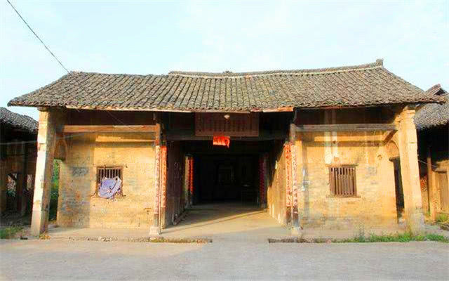 『复旦大学』儿子考上大学，却把拾荒老父亲抛弃，五年后找工作，见到老板蒙了