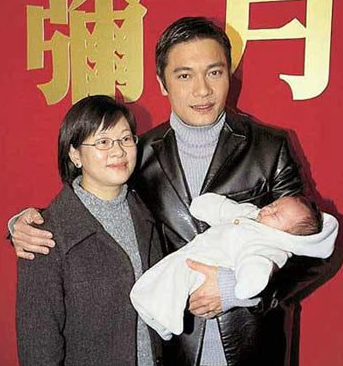 罗嘉良|46岁的罗嘉良遇到34岁的苏岩，转身抛妻弃子，如今遭到“报应”