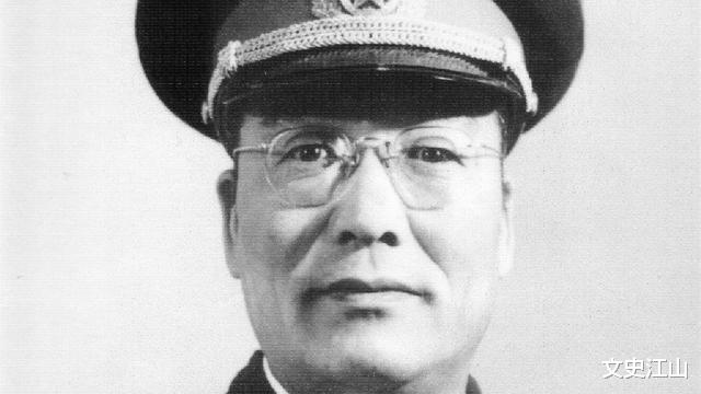 韩练成|6万精锐部队被围，军长却孤身一人成功突围，上司26年没想明白