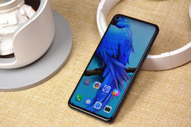 『华为荣耀』华为开始清仓，价格大降1500元，8GB+256GB+麒麟980