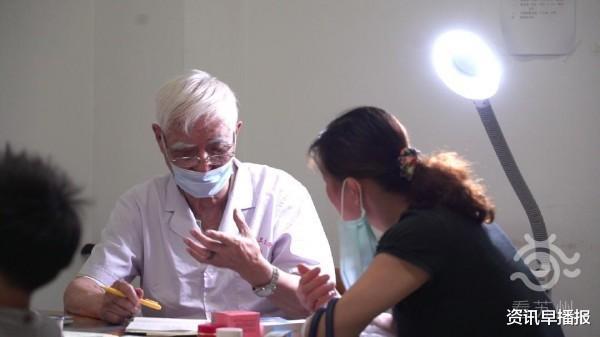 苏州：苏州元和卫生院皮肤科86岁硬核爷爷沈其安仍坐诊一线 研发自制药