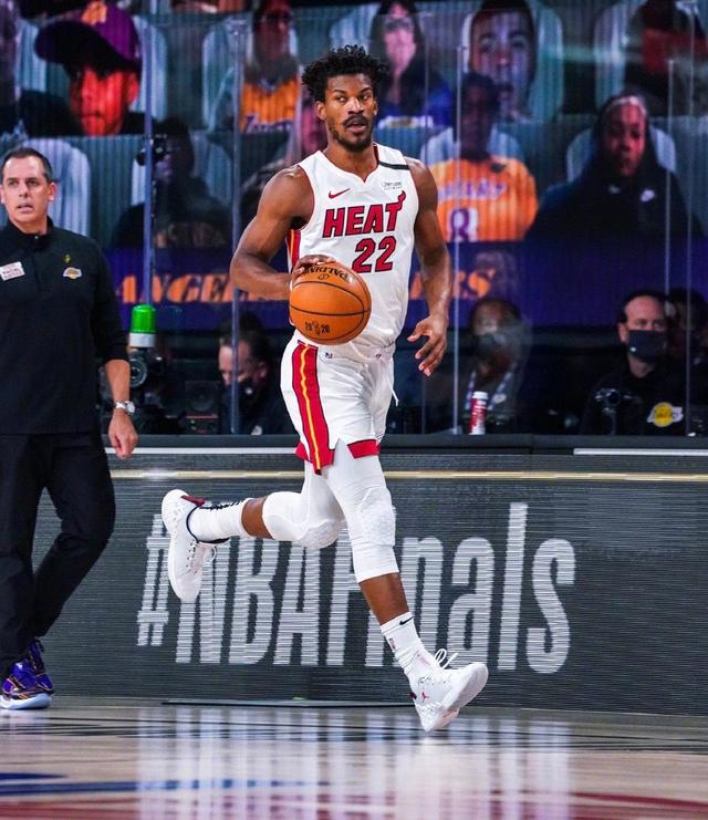 莫里斯|破案了，最后5秒，莫里斯为何不投篮而是选择传球？慢镜头给出答案