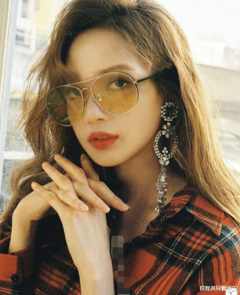 『lisa』有种“整容”叫Lisa撩起铁刘海,真人芭比变女王,摄影师都看懵了