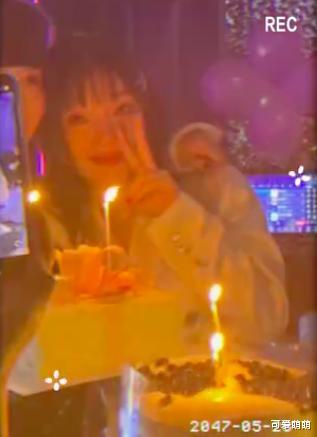 李小璐|39岁李小璐庆生落泪，前夫贾乃亮不在略心酸，曾表白：一生最爱