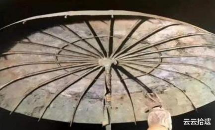 秦始皇：秦始皇铜车马上的那把伞，才是最为逆天的设计