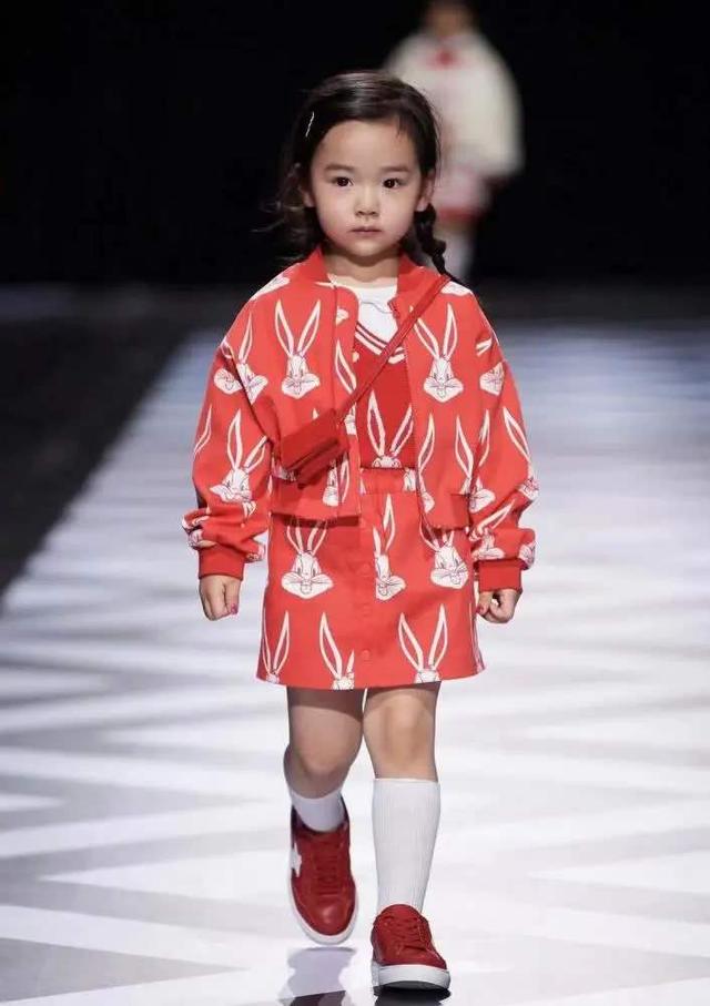 『董璇』高云翔都回来了，女儿小酒窝“翻脸”不认爸！抱着董璇大腿不撒手