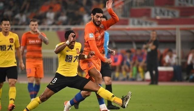 「山东鲁能」山东鲁能新赛季主力中锋已定，不是郭田雨，他还需要成长！