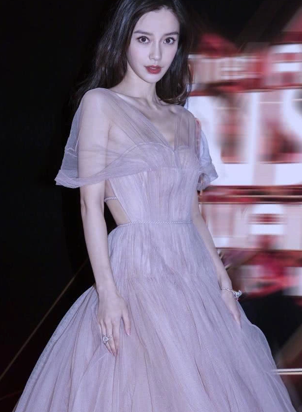 奚梦瑶▲女明星为“藏孕肚”有多拼?奚梦瑶走红毯,唐艺昕拍杂志,她最厉害!