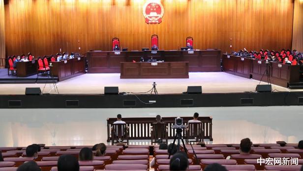 松江|广东34人涉黑被判，聘请56名律师仍然败诉，3公诉人与其苦战10日