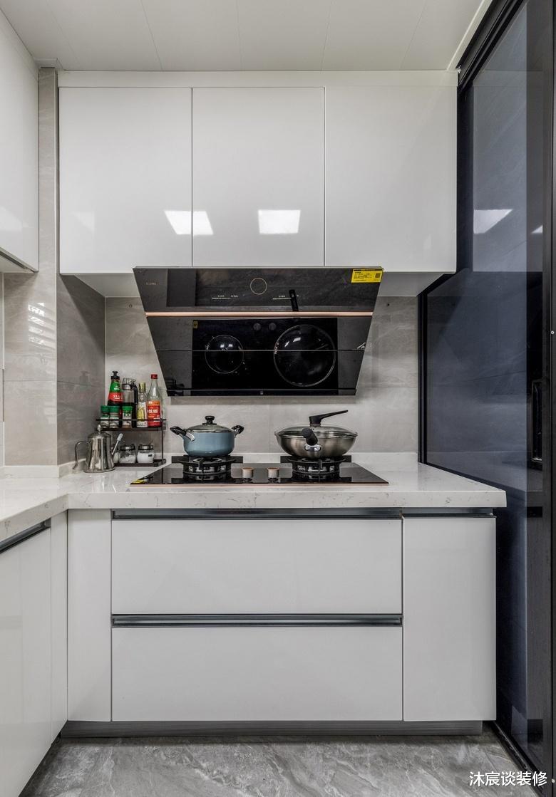 |她家100㎡,装成轻奢风格精致华丽,配色优雅高级,成为小区典范