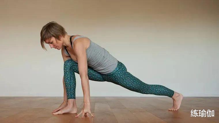 【老寒腿】腿又僵又硬真不好受啊,每晚拉拉筋,双腿变细,身体通畅