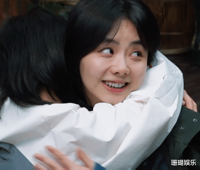 谭松韵■《向往的生活》再邀谭松韵，看到张子枫的反应，两人关系一目了然