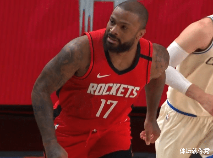 火箭队|最后1.3秒，哈登示意不打了，塔克举动太暖心，谁注意字母哥的表情