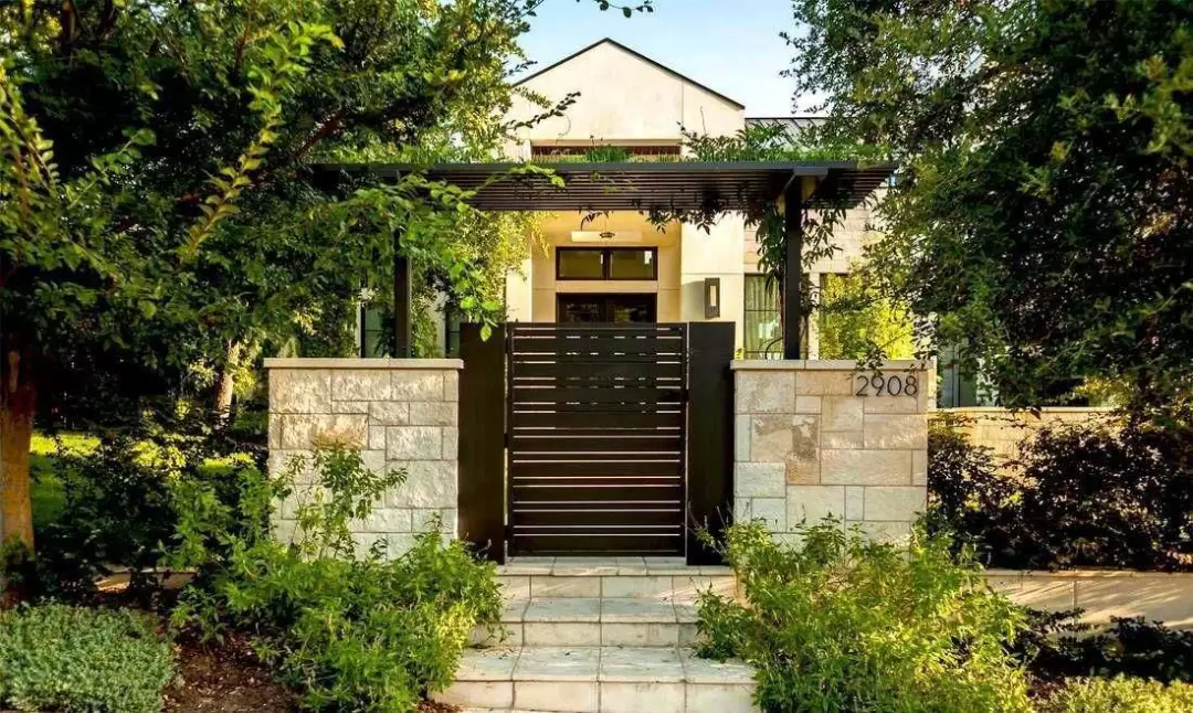 一处院门，美了整个院子。 ?