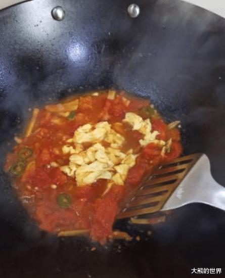 【西红柿炒蛋】西红柿炒蛋不出汁还粘锅?加水就错了,只需这一招,分分钟出汁儿