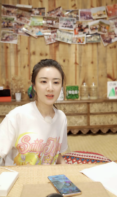 「薇娅」薇娅为何能上各大综艺?看到她和关晓彤同台,瞬间就明白了!