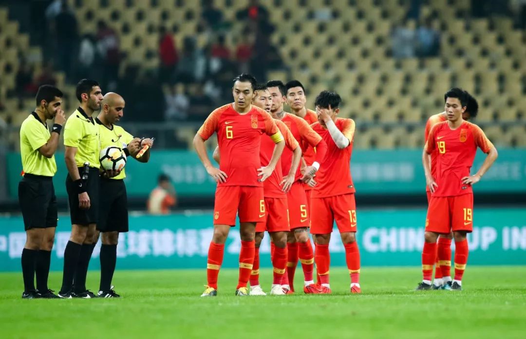 【国足】国足最大利好来袭！世预赛延期，国足将有大动作发生！