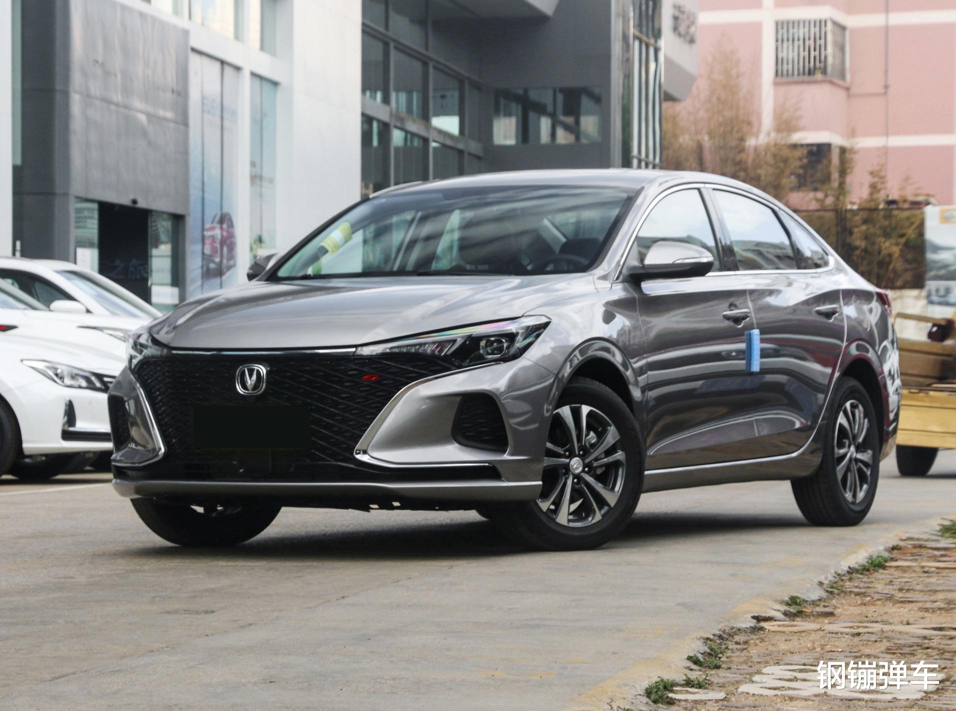 长安逸动|国产“雷克萨斯ES”成功了，7.29万起，油耗6L，10月大卖20405辆