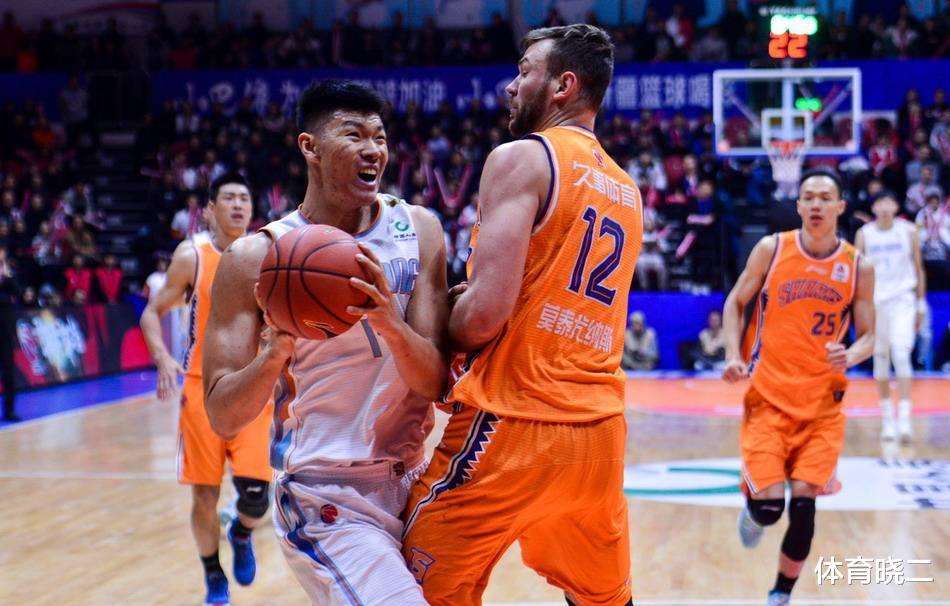 『上海男篮』上海男篮迎来坏消息！曝两大外援将离队，这次李秋平不背锅