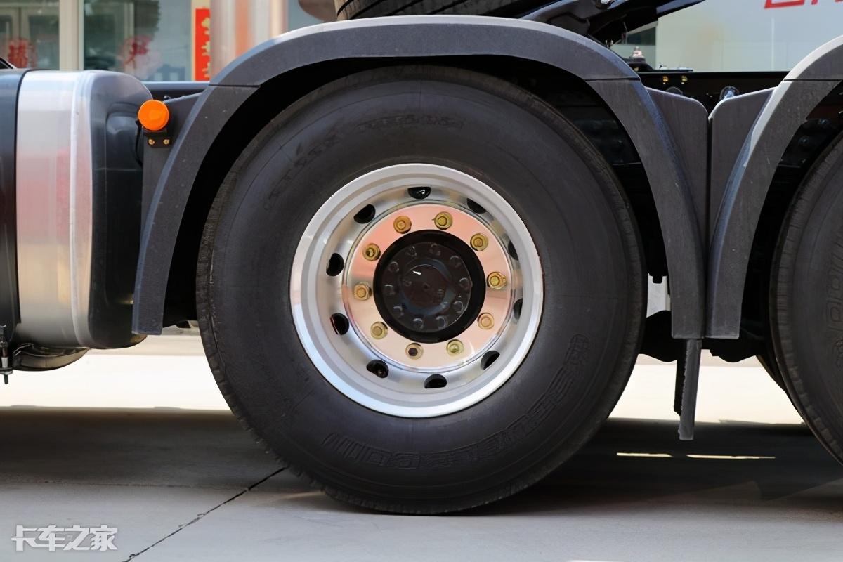 日产轩逸|吃喝拉撒车上搞定，跑车不用住旅馆，实拍解放JH6+生活舱重卡