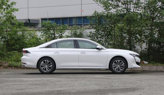 标致508▲被埋没的良心旗舰，舒适堪比A6，开200都不飘，降至14w无人识货