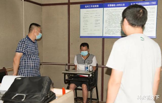 『黄之锋』抓到了！男子杀妻藏尸床底，落网时正在打牌，警方曾悬赏10万元缉捕