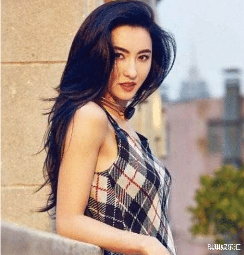 父亲的身份|她在最红时意外怀孕,丈夫至今成谜,12岁女儿长相浮现生父基因