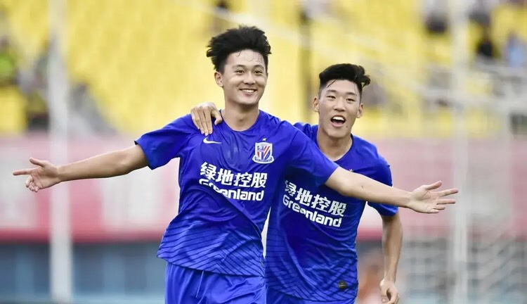 #上海申花#申花废柴后卫组合,8000万先生难替国脚新星,一将被挤出一线队?