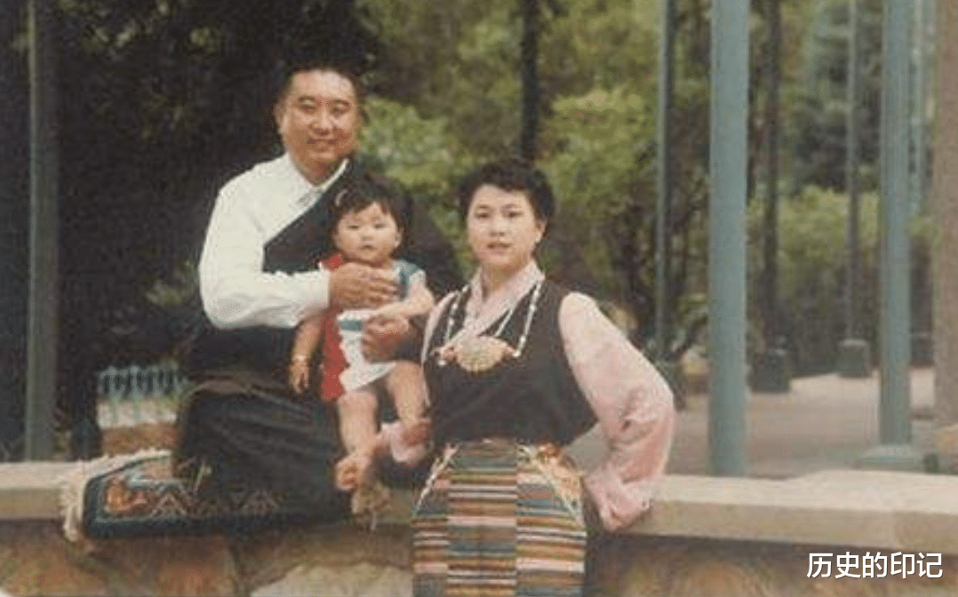 『活佛』活佛十世班禅大师，娶上将外孙女，他们唯一女儿如今现状如何？