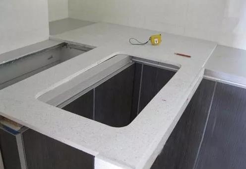 设计师：橱柜台面材质选择：石英石和大理石，哪个更适合大多数家庭