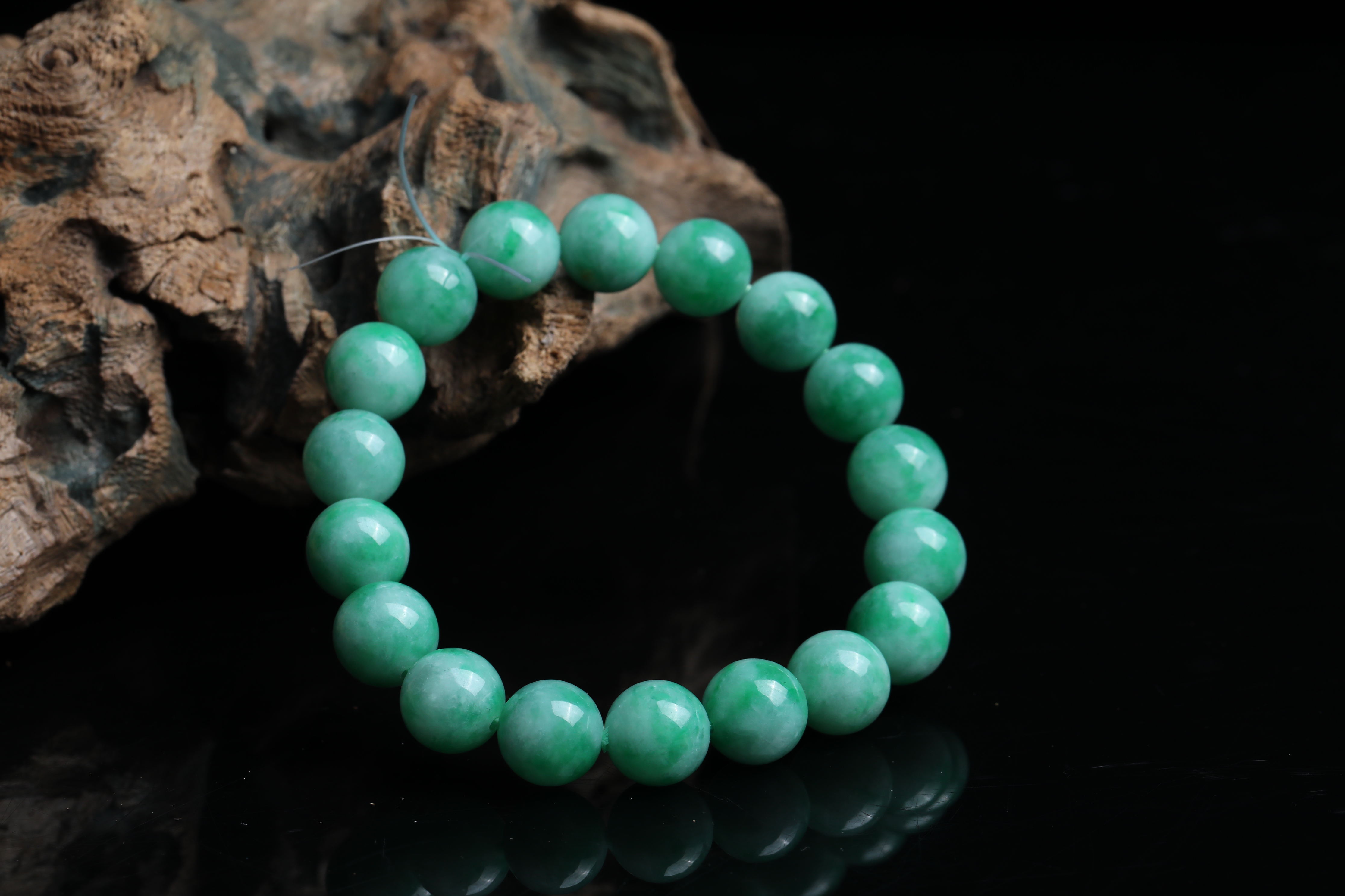 翡翠|干地翡翠种质太差了，没有购买价值？