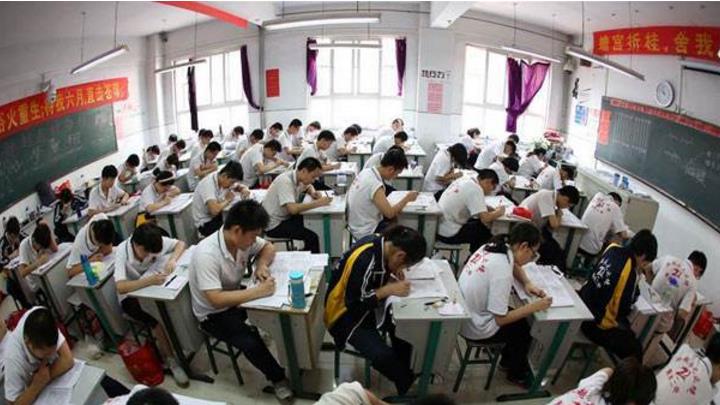 『』14年前故意“交白卷”，写8000字长文反对高考的女生，现在咋样？