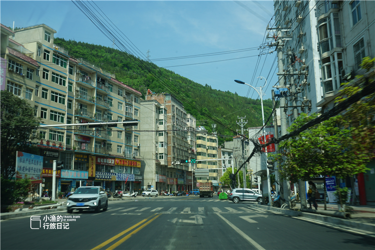陕西|陕西秦岭小县城,坐火车来比开车自驾快,还藏中国唯一的自然奇观
