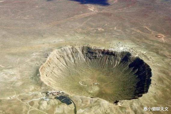 陨石坑▲为何陨石都坠落在荒野，却很少掉在大城市？难道有力量在保护我们？