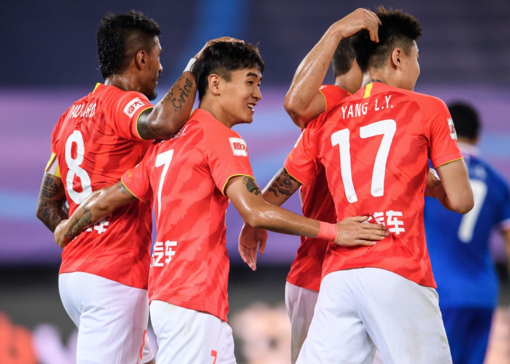 张含韵|卡纳瓦罗一掌猛拍韦世豪，敲打恒大功臣 董路赞恒大有2大镇队之宝