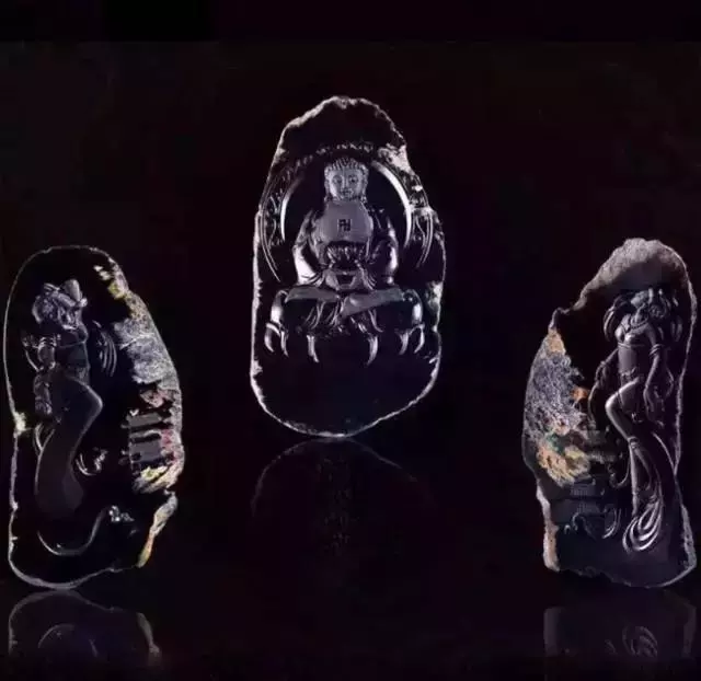 蜜蜡▲一块让人头疼的翡翠原石，没想玉雕师灵感一来，作品竟可作为传世之宝！