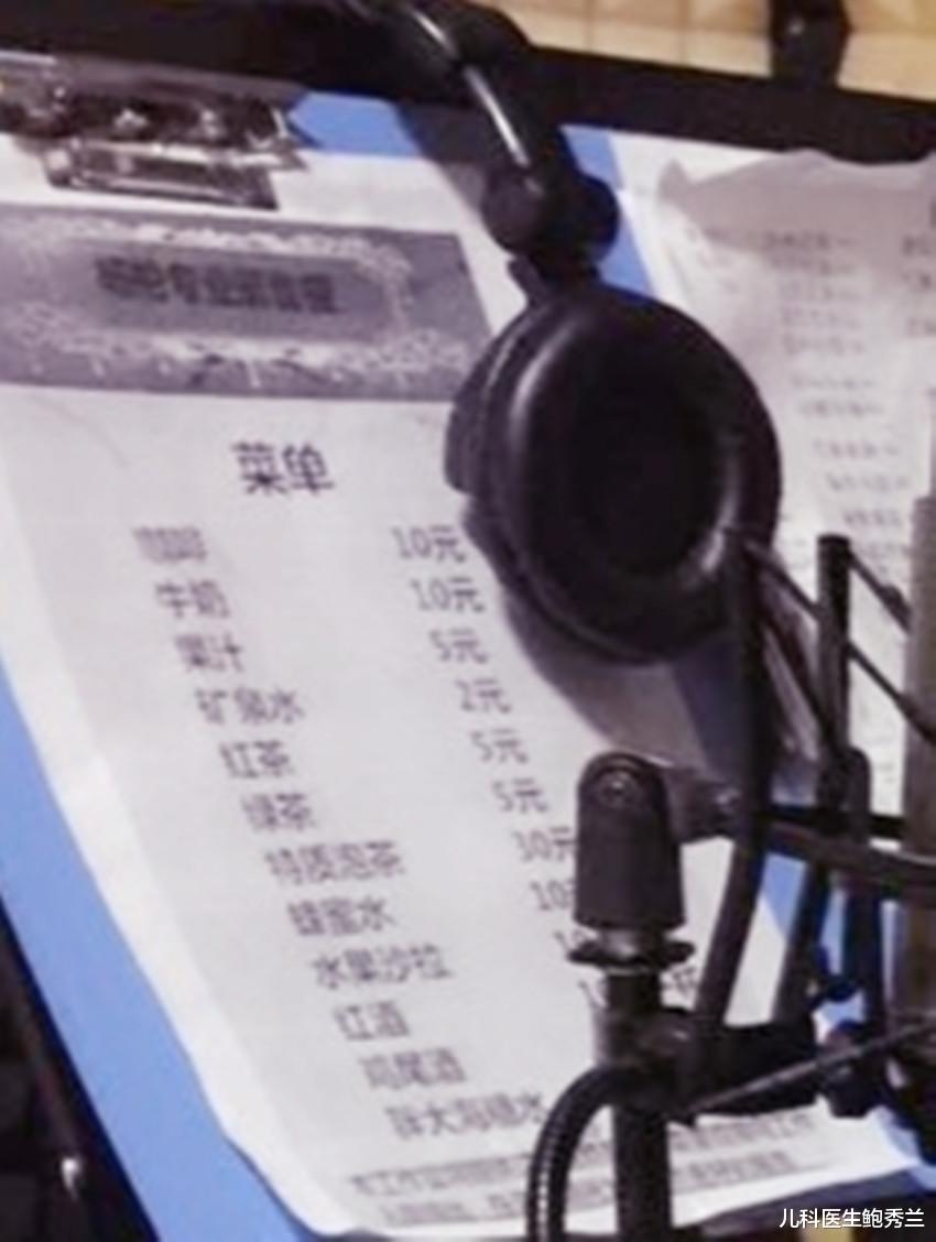 【演唱会】小歌手录音棚认真唱歌，谁曾想歌词是菜单，网友：录完就能点单了