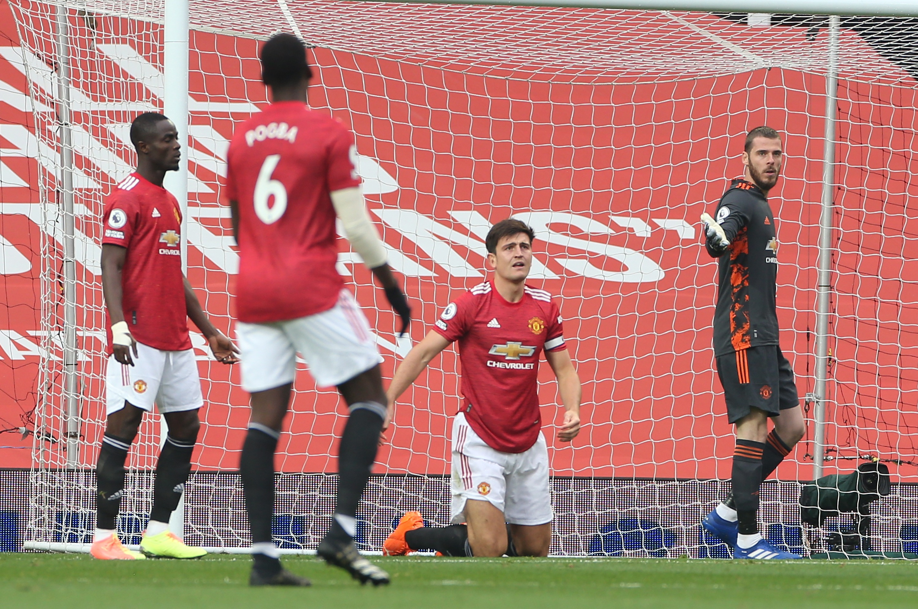 马奎尔|曼联队长目睹马夏尔染红无动于衷，反劝队友别争执！索帅选错队长