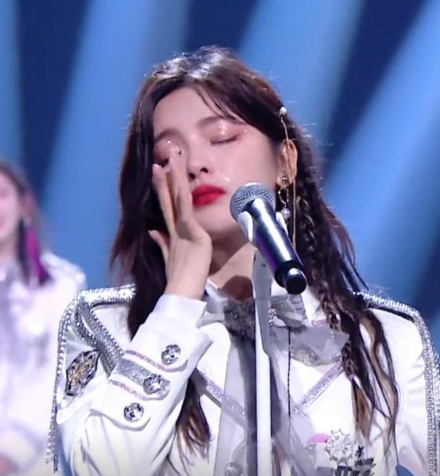 谭晶|国家一级演员谭晶,登12次春晚,43岁身价上亿,丈夫是最年轻院士