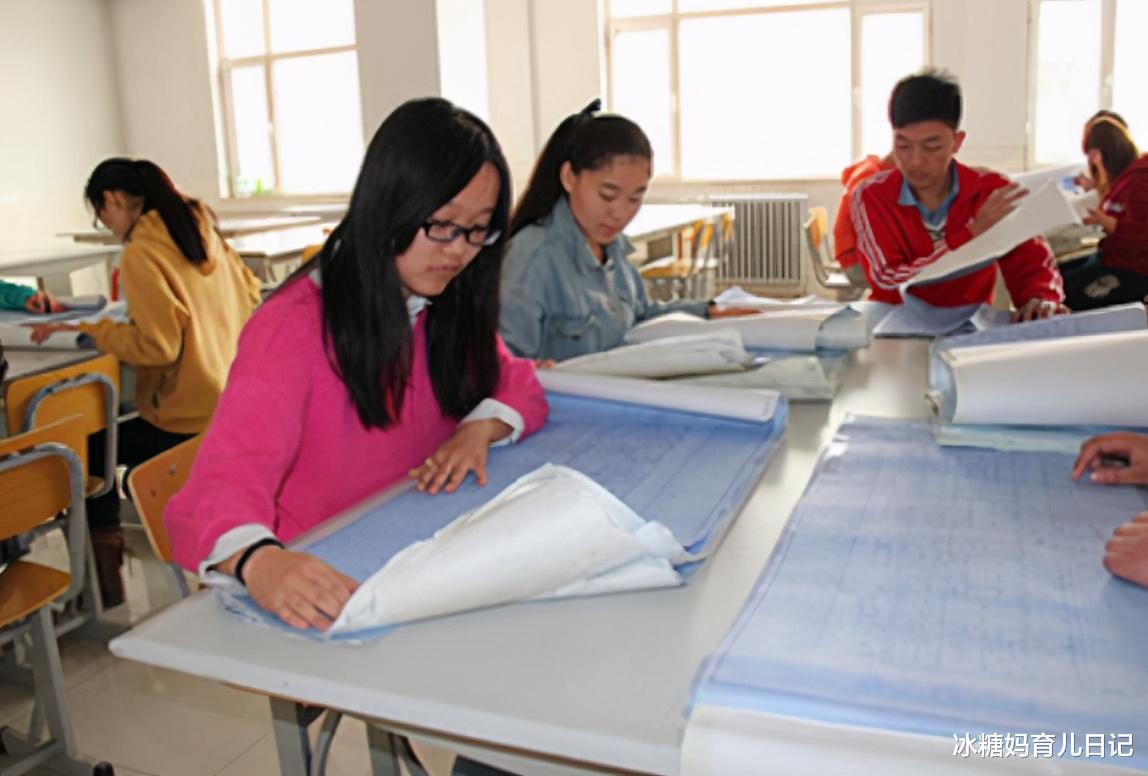 汽车|大学中“女生吃香”专业排名，就业稳定前景好，薪资不输公务员