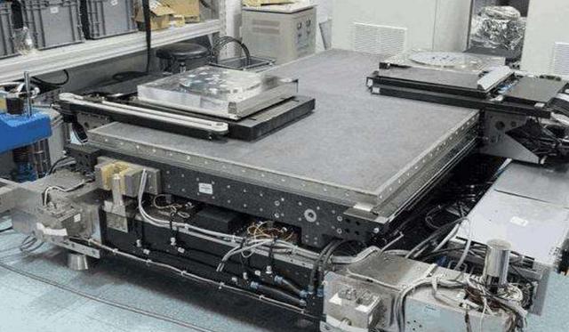 光刻机|一个零件卖到6000万，光刻机不再被荷兰垄断，中国巨头强势崛起