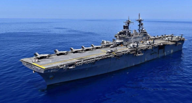 山东舰|山东舰如此强大，出海后为何总有鲨鱼尾随？世界性难题无人能解