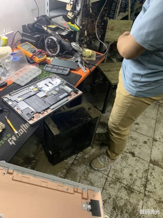 潜规则|客户来给电脑升级,怀疑我对电脑潜规则了:我的风扇你藏哪去了?