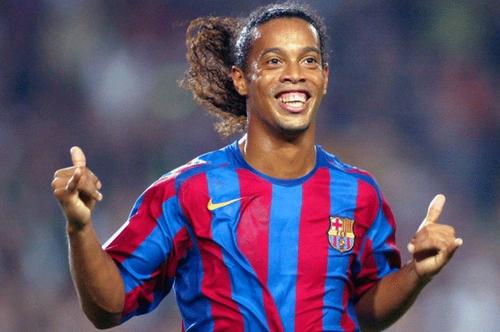 梅西：巴萨当年为什么放弃巅峰的小罗？是为了扶正梅西吗？