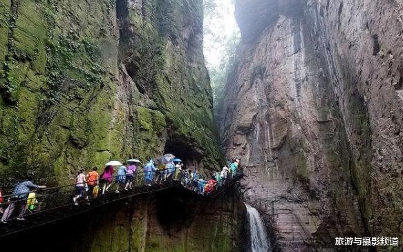 「」我国第一个破产的5A景区，年收7200多万，却有高达四个亿的负债！