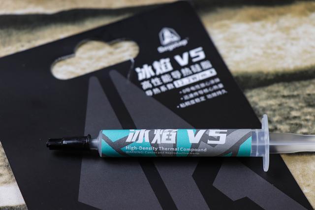 散热器|电脑温度下来了！我亲自动手体验鑫谷冰焰V5高性能导热硅脂