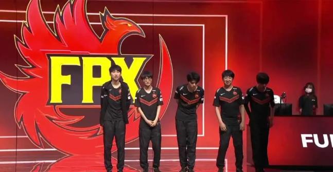 fpx战队|FPX被剥夺冠军！就在昨天，LOL最菜S冠诞生，网友直言：FPX把冠军还给IG
