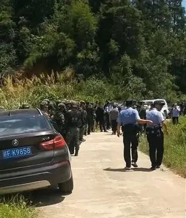 辽沈晚报|起底警方悬赏30万凶手!6天两起命案3死1重伤,另有一辅警抓捕中牺牲…