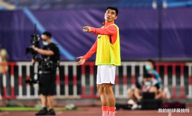 广州恒大|恒大0-2落后！40岁郑智爆发：怒吼+摊手 他比卡纳瓦罗更像主帅