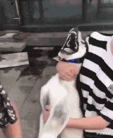 |“和异性拼房的难忘，网友：拼了一次，废了两天”哈哈哈~